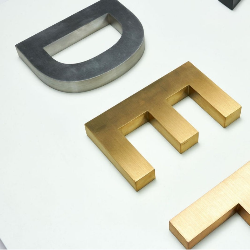 Metal flat characters